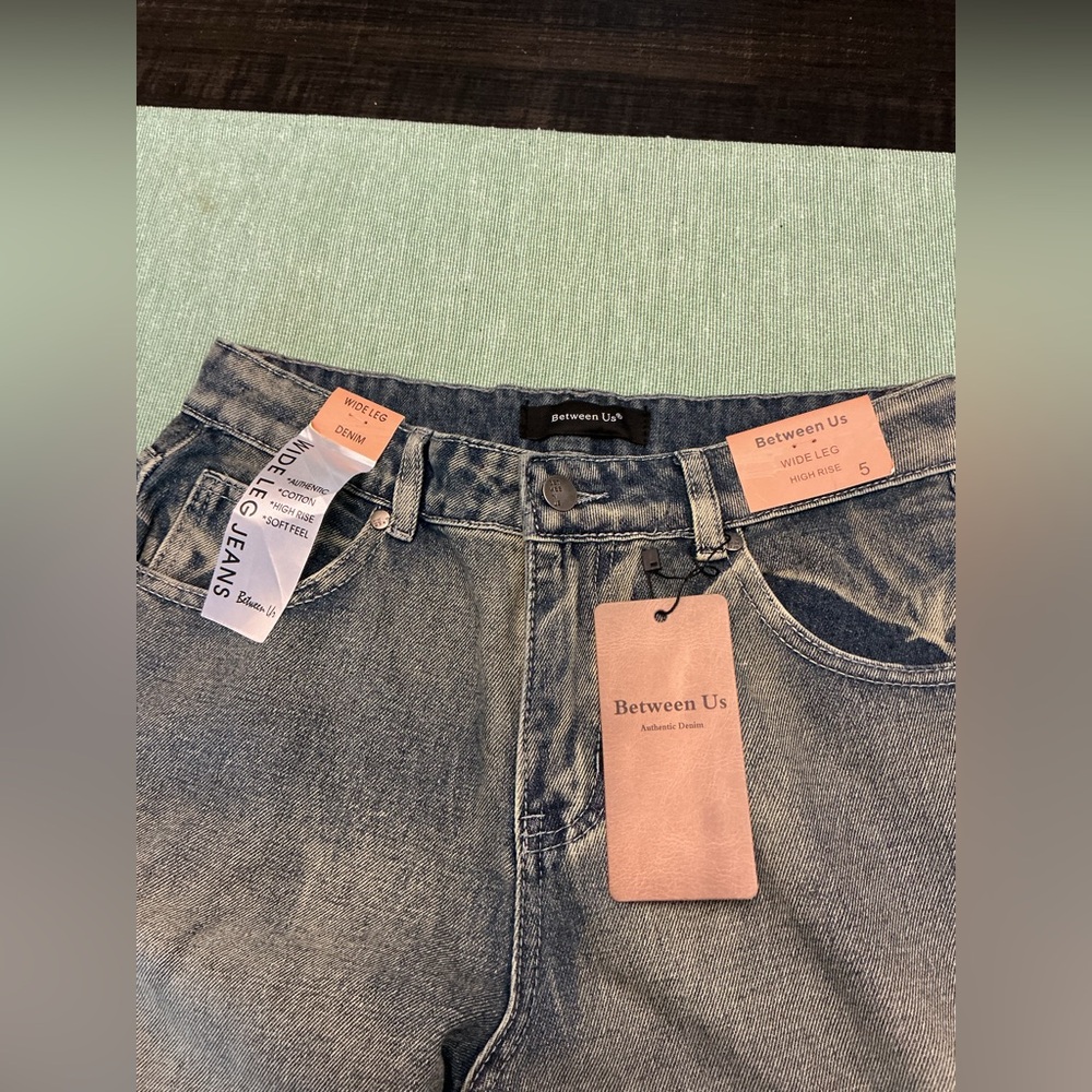 Between Us Wide Leg High Rise Jeans Blue Wash NWT Size 5 - Picture 3 of 10